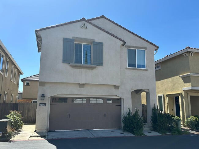 4 Bedroom 2.5 bath in Natomas - 4 Bedroom 2.5 bath in Natomas Casa