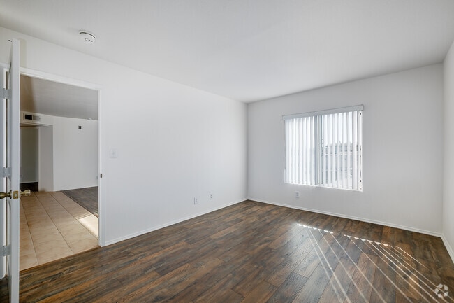 2BR, 2BA - 900SF - Primary Bedroom