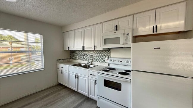 Photo - 696 Michigan Ct Unit 3