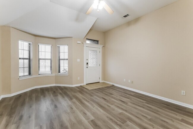 Photo - 131 Golfview Ct