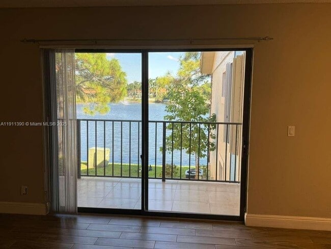 Building Photo - 1580 Windorah Way Unit E