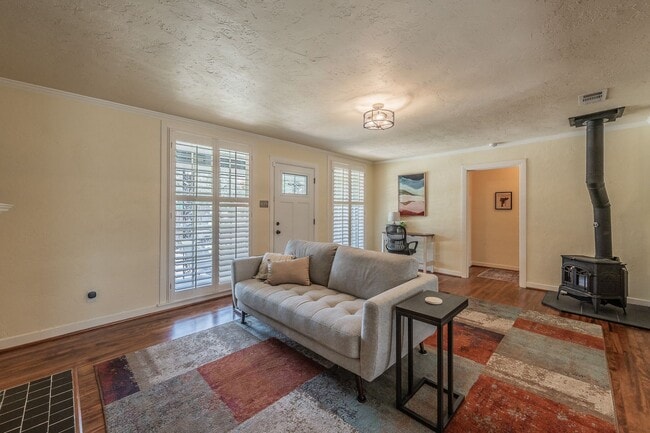 Photo - Charming 3BR/2BA Retreat: 2 Mi to the Forth Worth Stockyards