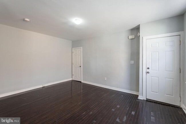 Building Photo - 1249 S 21st St Unit 1R