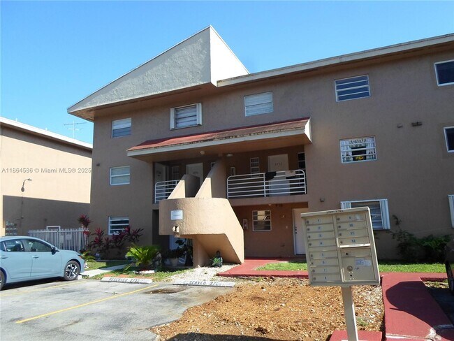 Photo - 2750 W 60th St Unidad 59 Rental