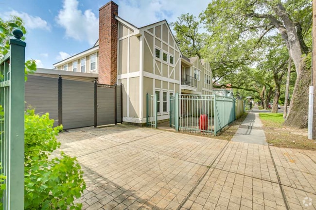 Building Photo - 2307 S Carrollton Ave Rental