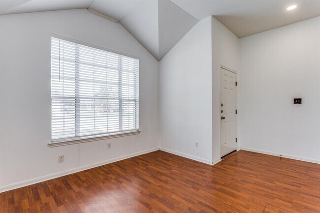 Photo - 648 Columbine Ave