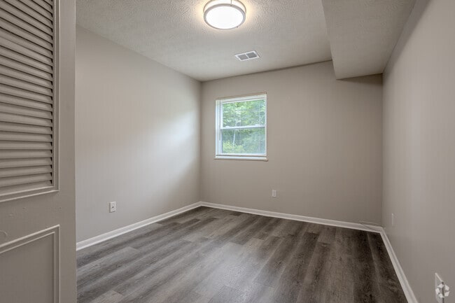 2 BR, 1 BA - 850 SF - Garden W/ Patio