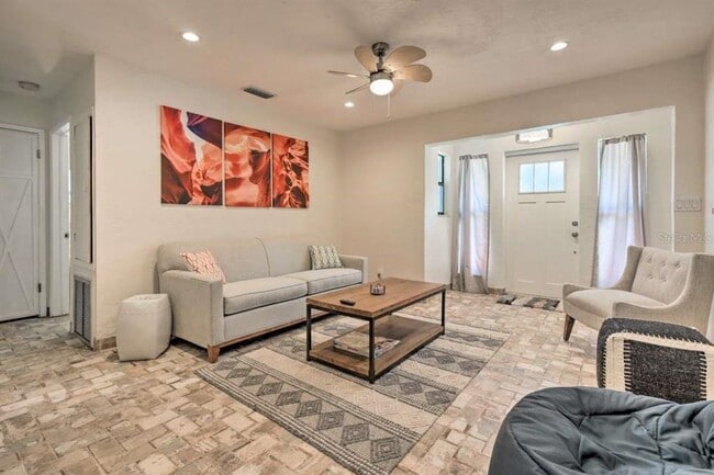 Photo - 808 9th Ave