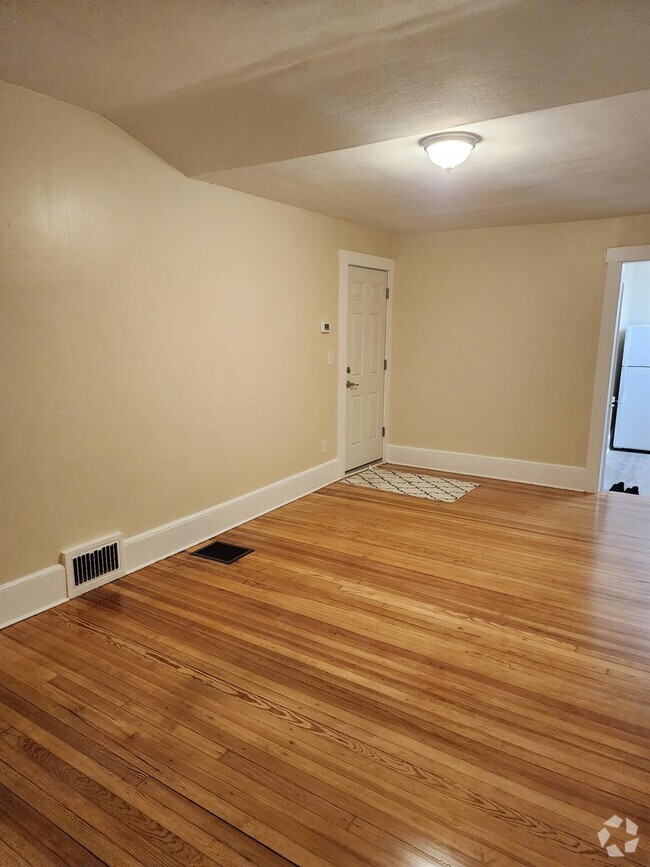 Building Photo - 114 E Main St Unit 3 Rental