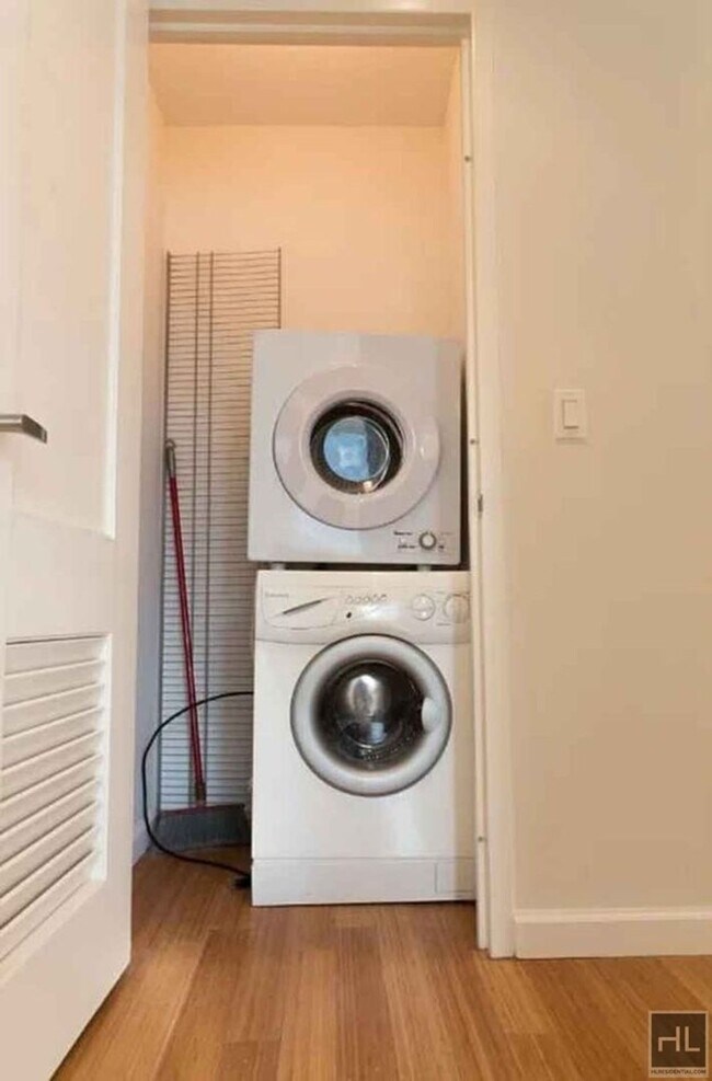 Photo - QUEENS PLAZA NORTH Unit 6E
