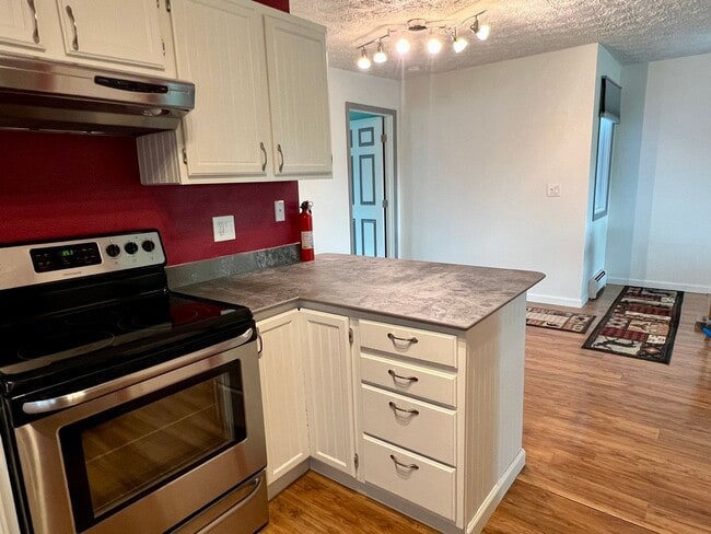 Photo - High speed internet included - 3 bedroom townhouse