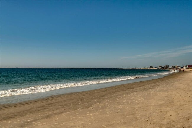 Building Photo - 154 Sand Hill Cove Rd Rental