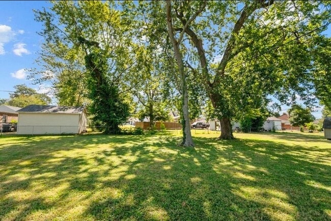 Photo - 2 Bed • 1 Bath • Central Location