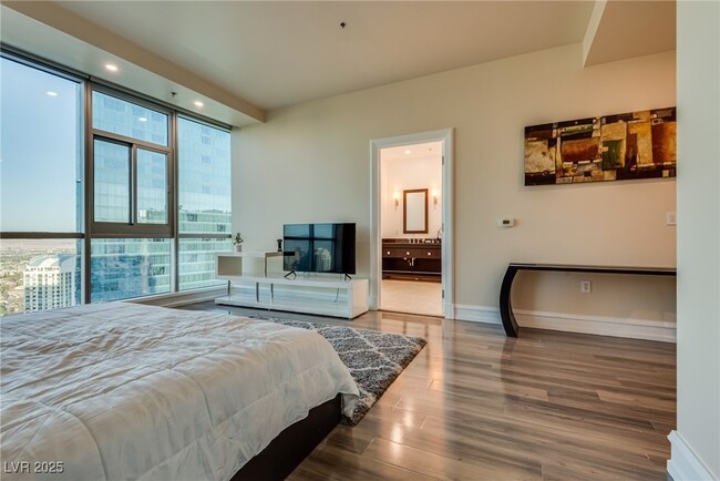 Building Photo - 2700 S Las Vegas Blvd Unit 4305 Rental