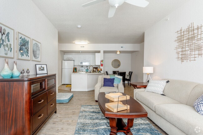 2HAB, 2BA - 1012 ft² - The Pointe on College