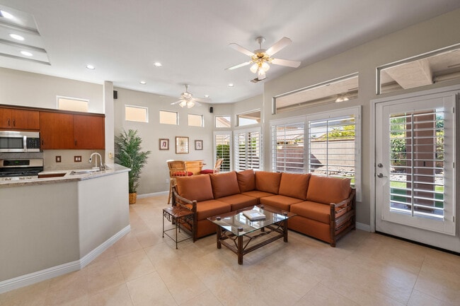Photo - 38537 Fallbrook Ave