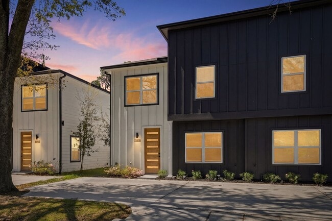 Building Photo - 8805 Parkway Dr