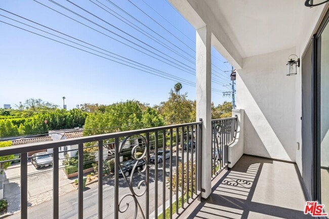 Photo - 7365 Waring Ave