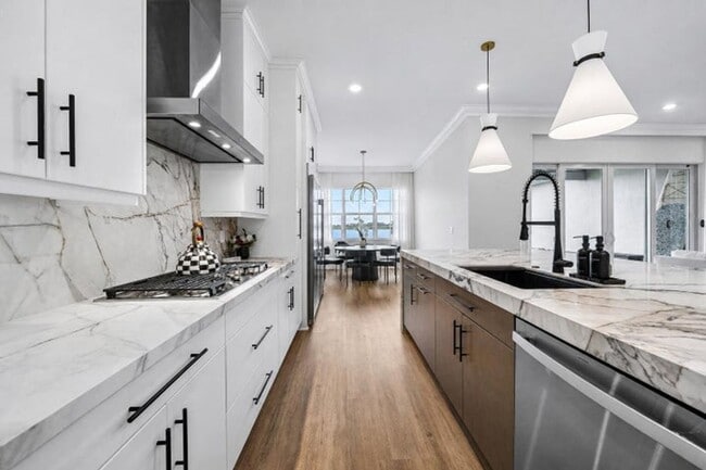 Photo - 655 Hookline Cir