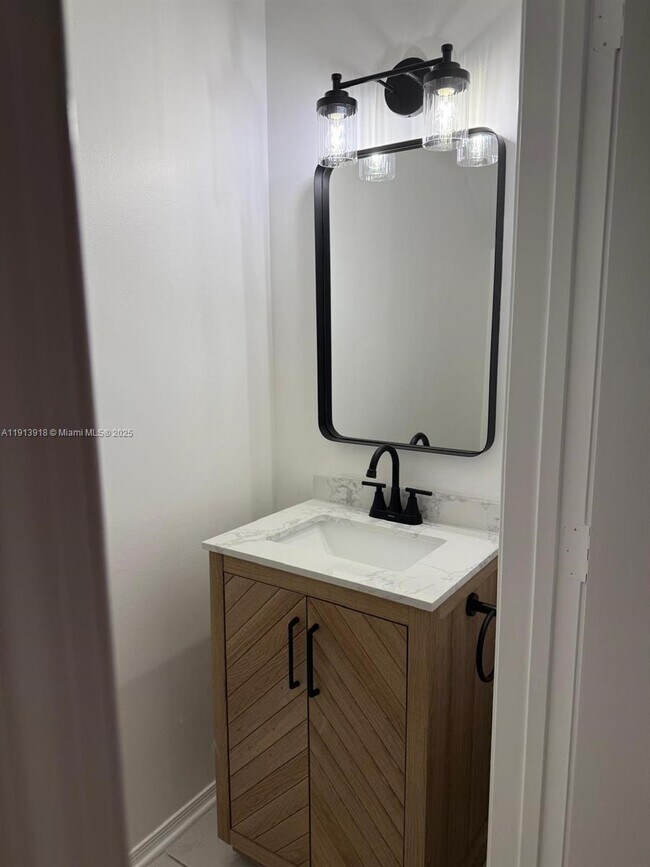 Photo - 16639 Hemingway Dr