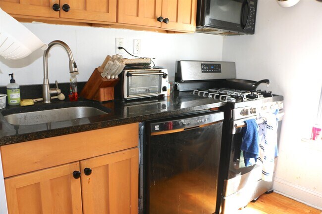 Photo - 405 Washington St Unit 3