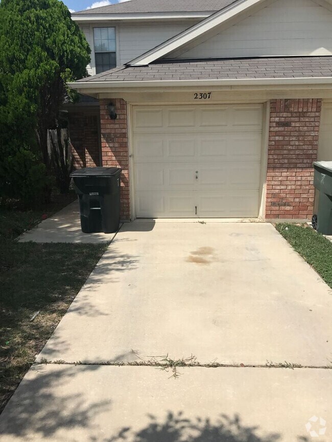 Building Photo - 2307 Wales Cir Unit 1 Rental
