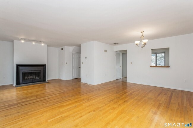 Photo - 81 Pemberwick Rd Unit A