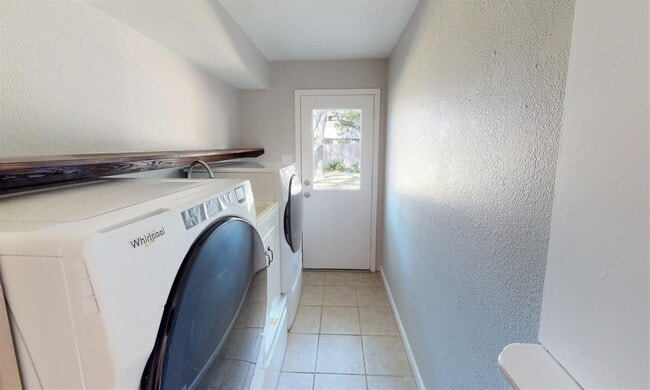 Washer/Dryer - 13206 Tamayo Dr