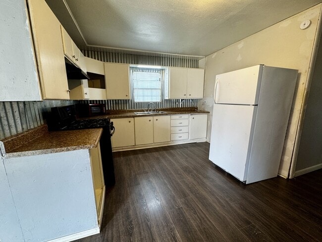 Photo - 719 Small St