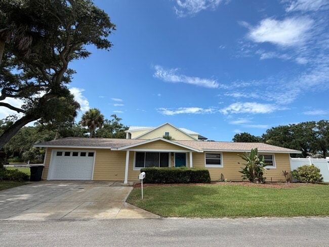 Building Photo - 104 Oakwood Ave