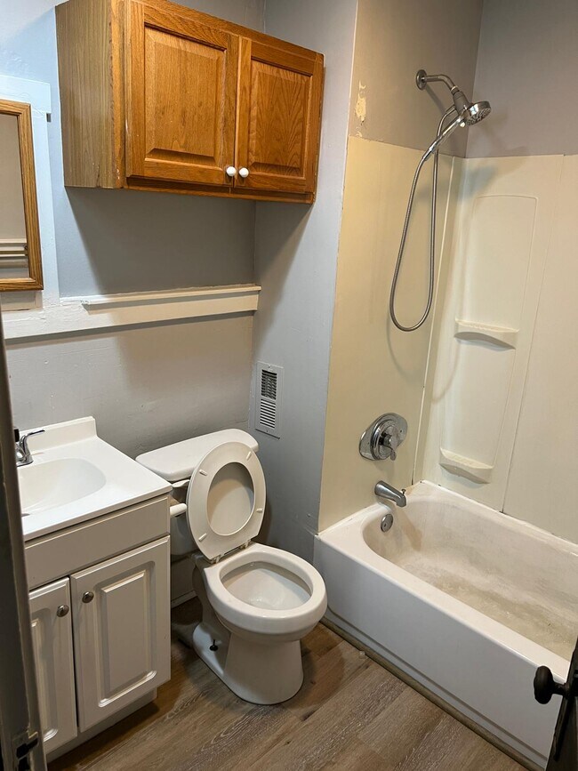 Photo - 749 Hampshire Ave