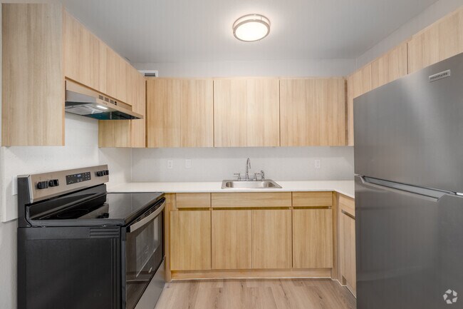 2BR, 1BA - 750SF - Kitchen