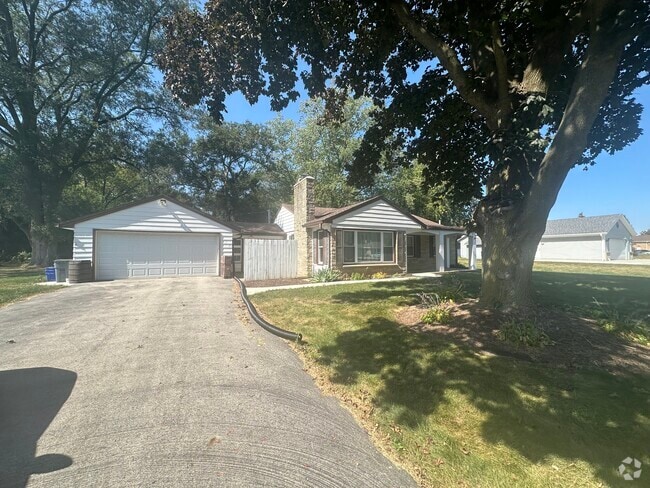 Building Photo - 375 Parklawn Dr Rental