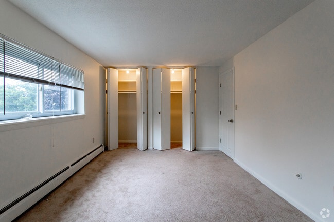 bedroom - Residences at Riverside