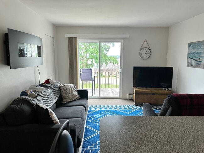 Photo - 575 N Riverside Ave