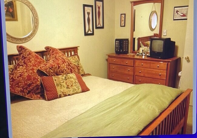 Two bedrooms with large closets & windows - 1020 34th Ave NW Unit 1020