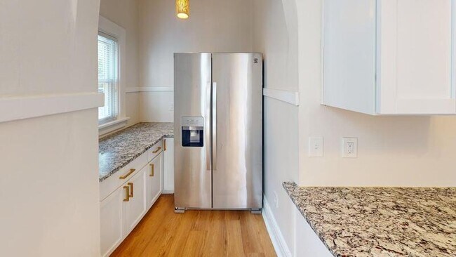 Photo - 121 College Pl