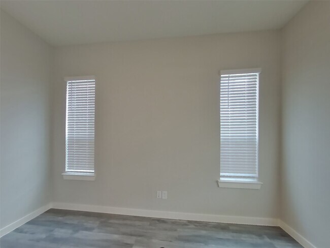 Photo - 9835 Willow Creek Commerce Dr