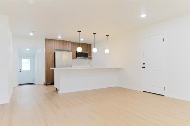 Photo - 305 Rowland Dr