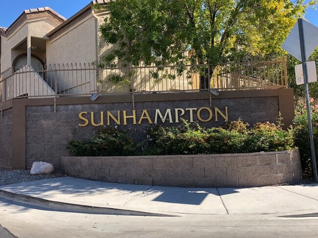 Building Photo - Fantastic 2 Bedroom Condo with Attached Ga...