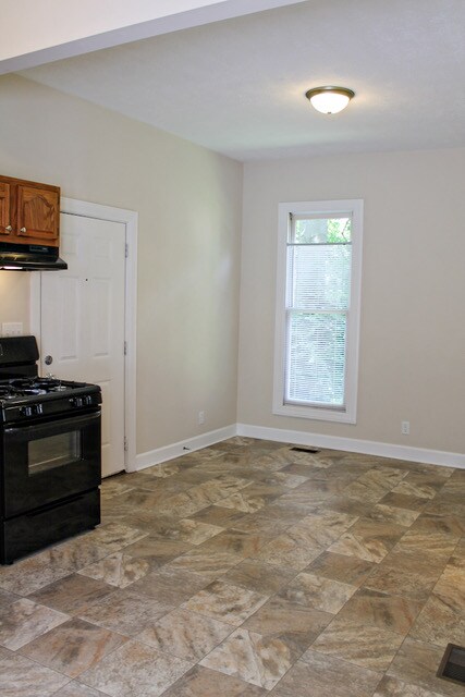 Photo - 914 N 9th St Rd