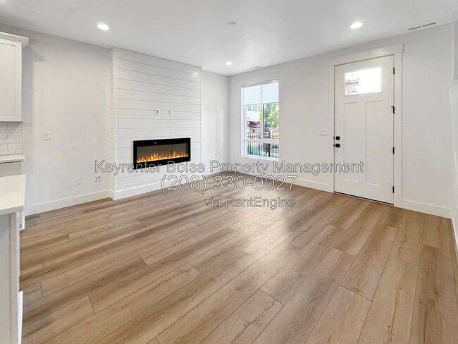 Photo - 281 S City Lgts Ln