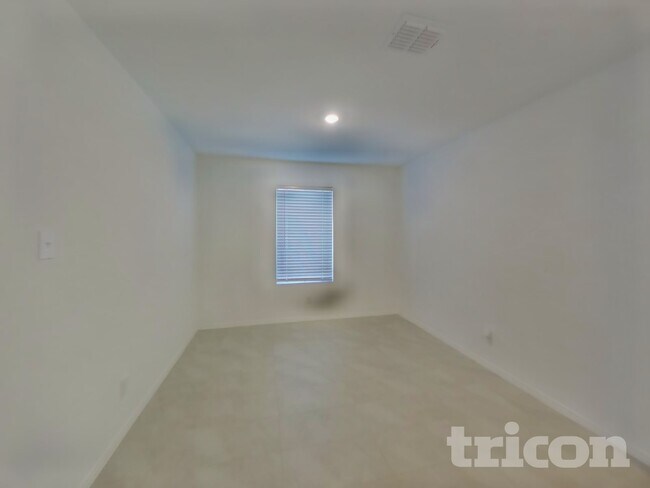 Photo - 1423 Dovekie Dr