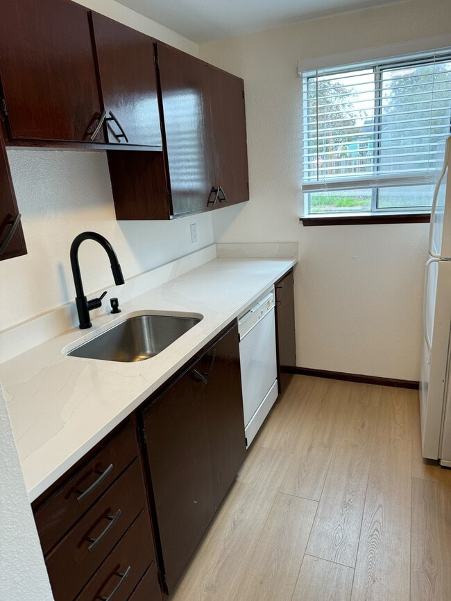 Photo - 811 Hayward Ave