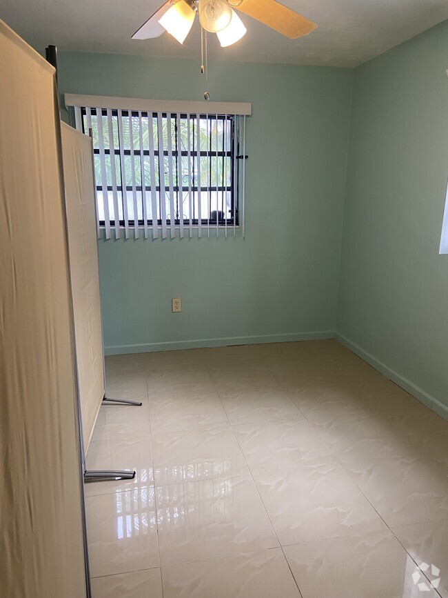 Building Photo - 255 NE 164th Ter Unit 255 NE 164th Terrace Rental