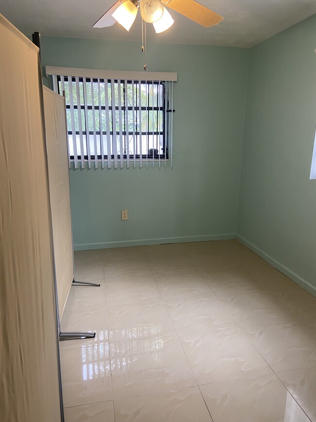 Building Photo - 255 NE 164th Ter Unit 255 NE 164th Terrace Rental