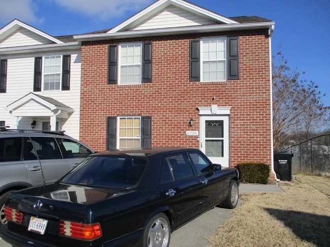 Building Photo - 6759 Woodcreeper Dr Rental