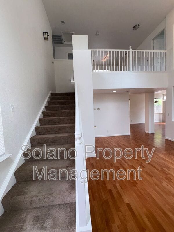 Photo - 667 Grafton Way