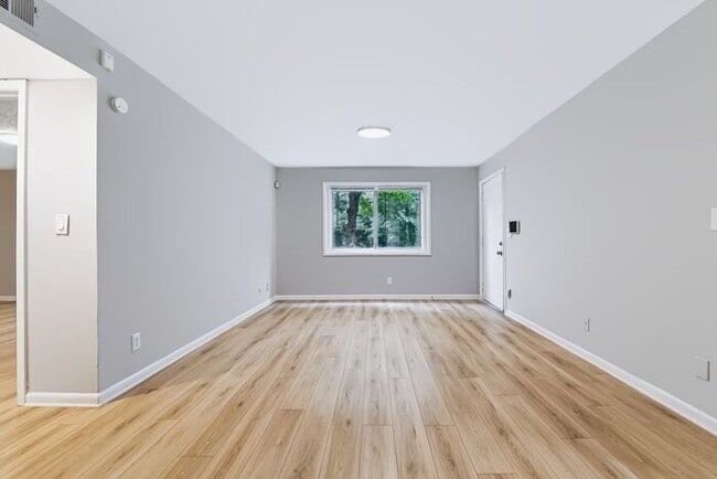 Photo - 1635 Line Cir