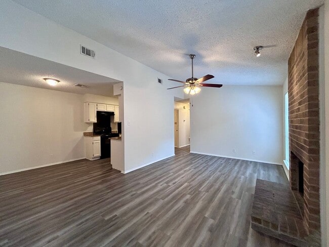 Photo - 2103 Courtney St Unit B
